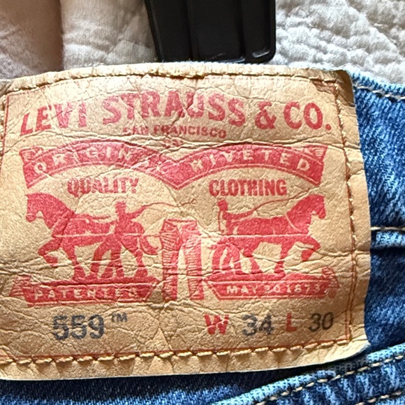 Levi’s Dark Wash  Men's 559 Straight Leg Jeans - Picture 2 of 8